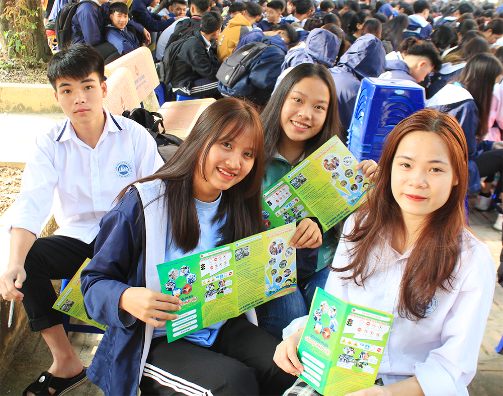 Tuyên truyền phổ biến, giáo dục pháp luật tại trường THPT Lâm ...