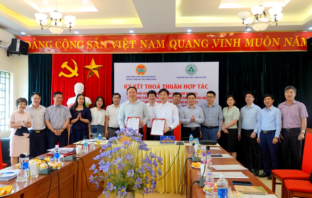 Trường Đại học Lâm nghiệp đồng hành cùng nông dân ký kết thoả thuận hợp tác với Trung tâm hỗ trợ nông dân - Hội Nông dân tỉnh Hoà Bình