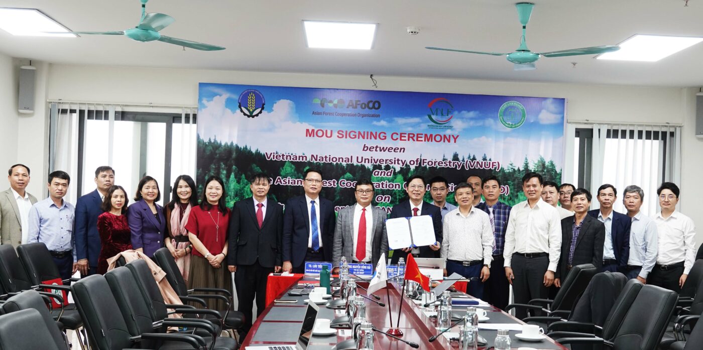 Ký bản ghi nhớ hợp tác triển khai Dự án “Thành lập vườn hữu nghị ASEAN-Hàn Quốc tại Việt Nam” giữa Trường Đại học Lâm nghiệp (VNUF) và Tổ chức hợp tác rừng Châu Á (AFoCO)