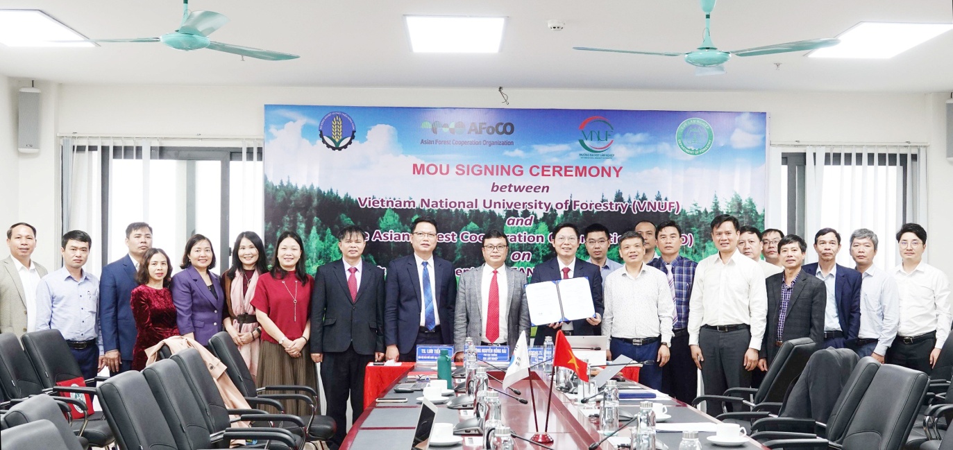 Ký bản ghi nhớ hợp tác triển khai Dự án “Thành lập vườn hữu nghị ASEAN-Hàn Quốc tại Việt Nam” giữa Trường Đại học Lâm nghiệp (VNUF) và Tổ chức hợp tác rừng Châu Á (AFoCO)